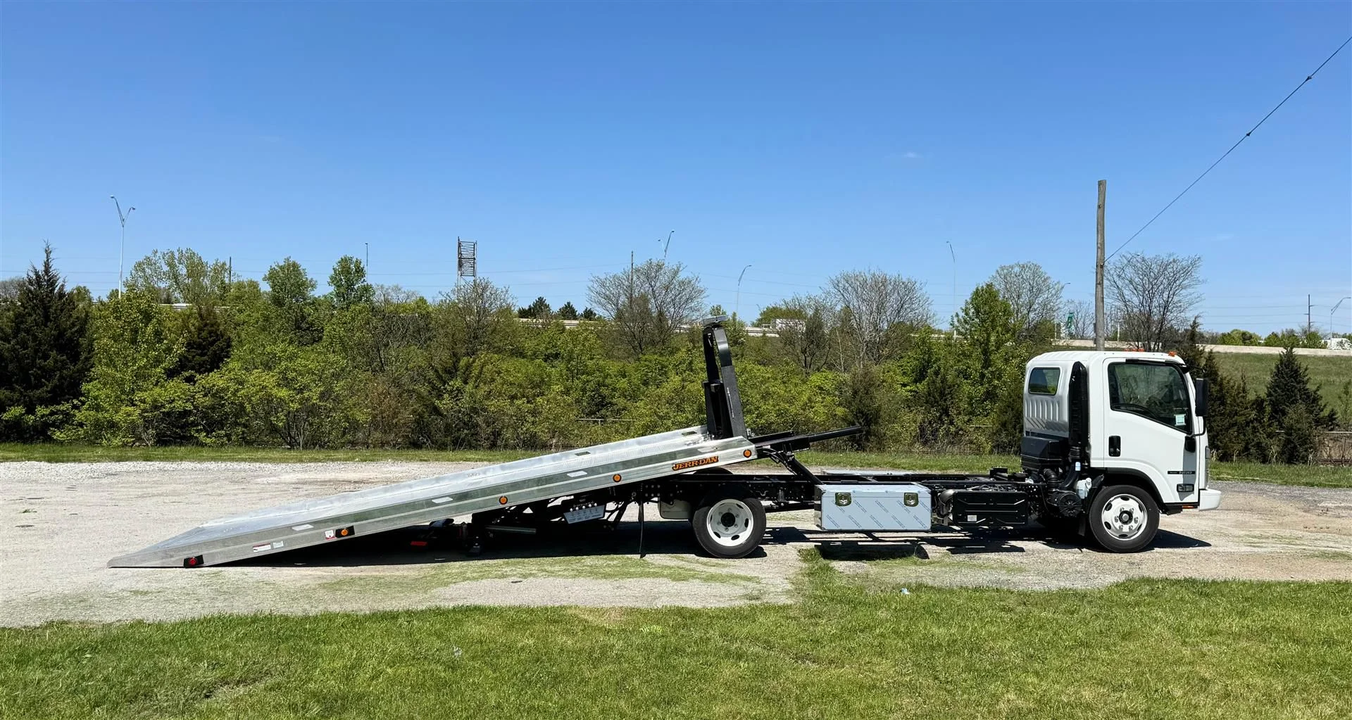 2024 Isuzu NRR in London, OH — photo 10