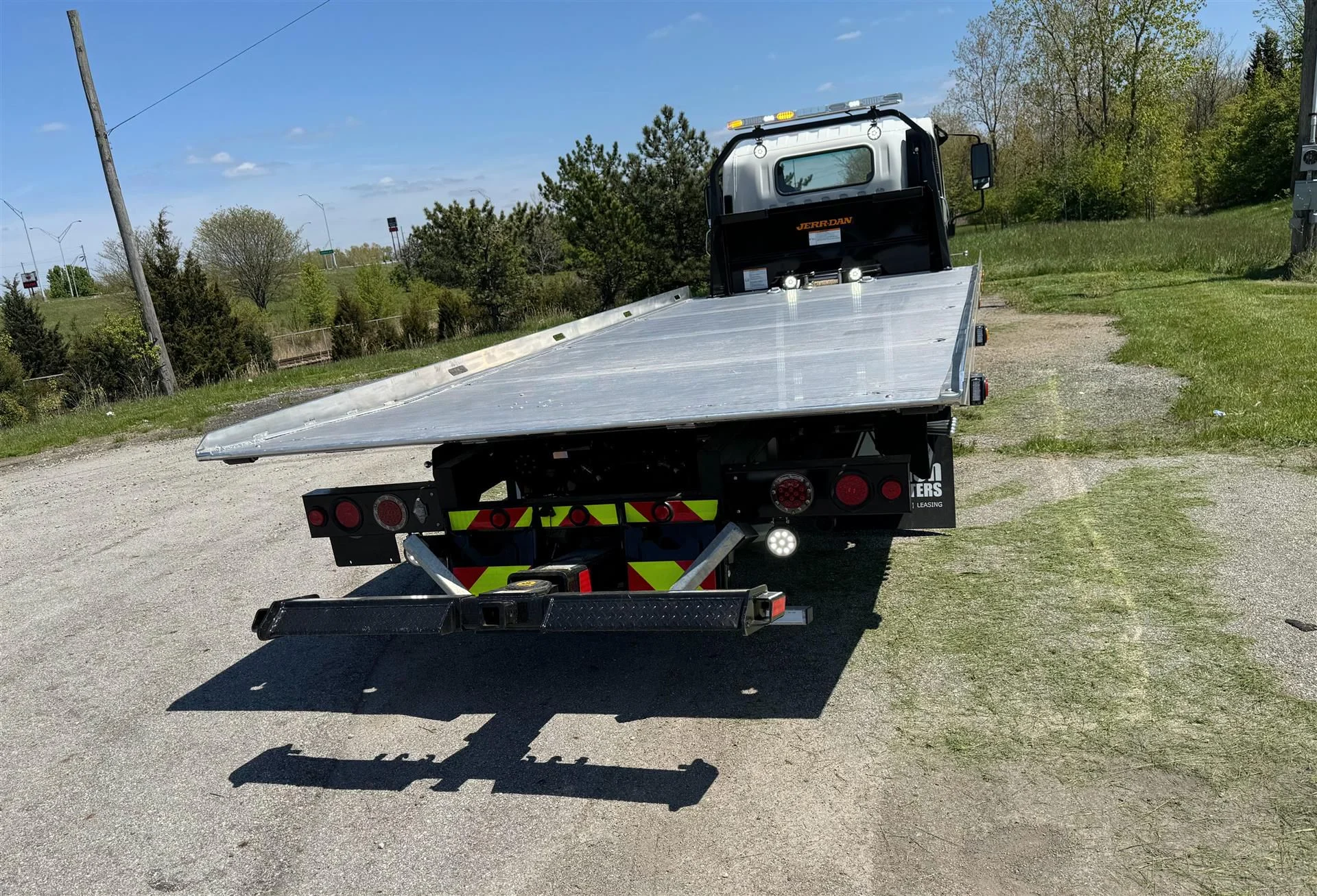 2024 Isuzu NRR in London, OH — photo 5