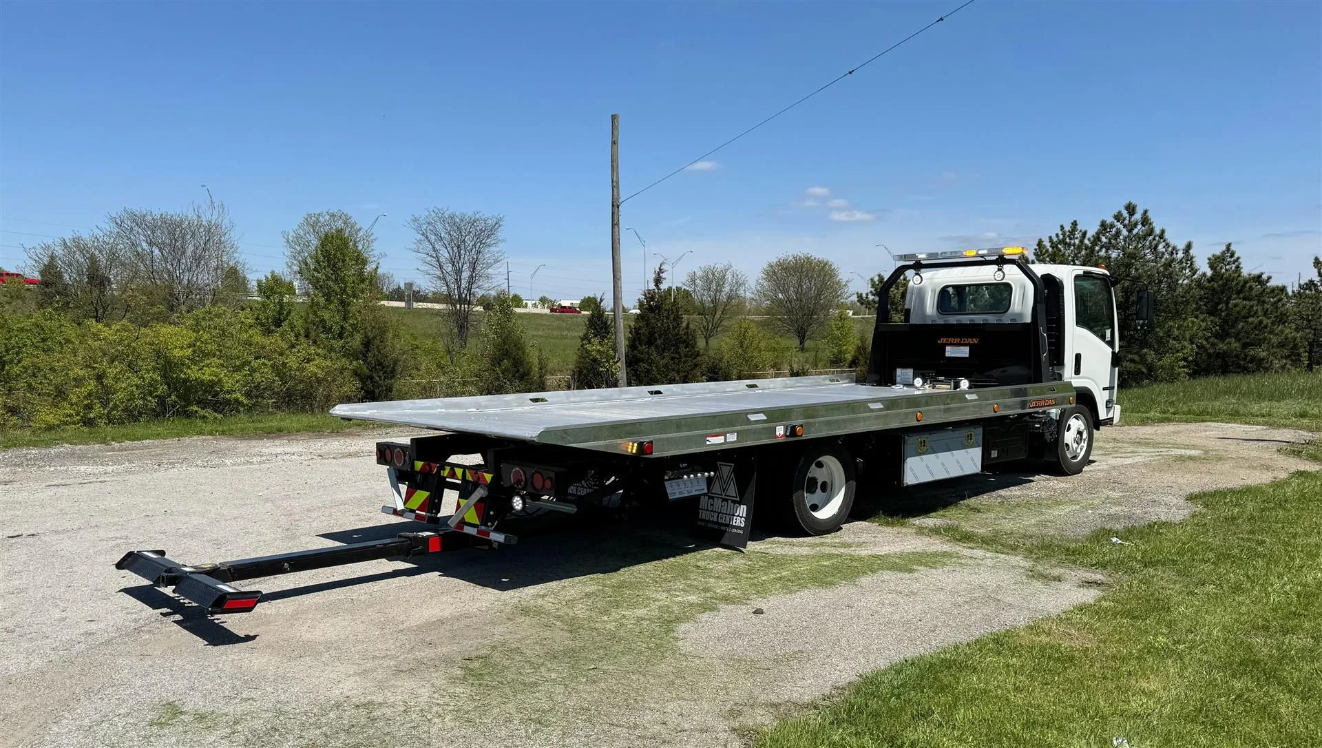 2024 Isuzu NRR in London, OH — photo 6