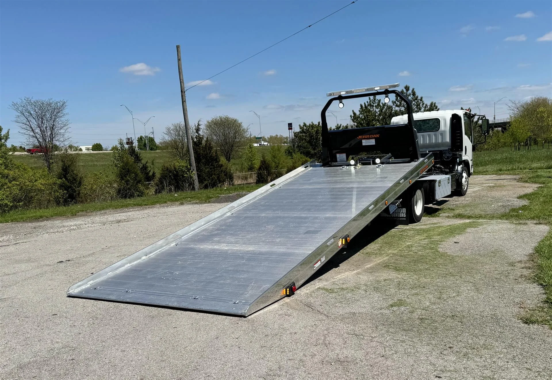 2024 Isuzu NRR in London, OH — photo 11