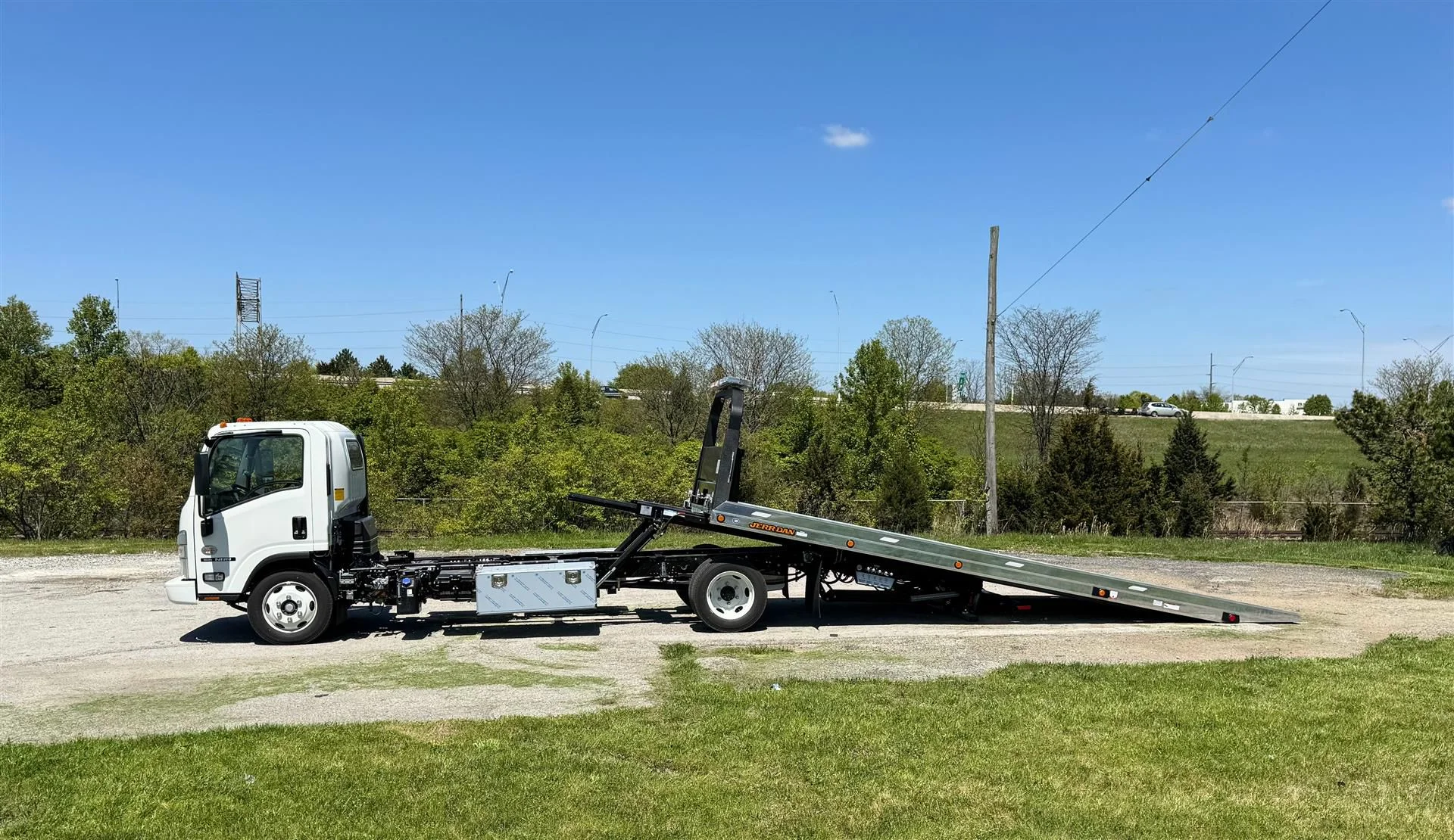 2024 Isuzu NRR in London, OH — photo 9