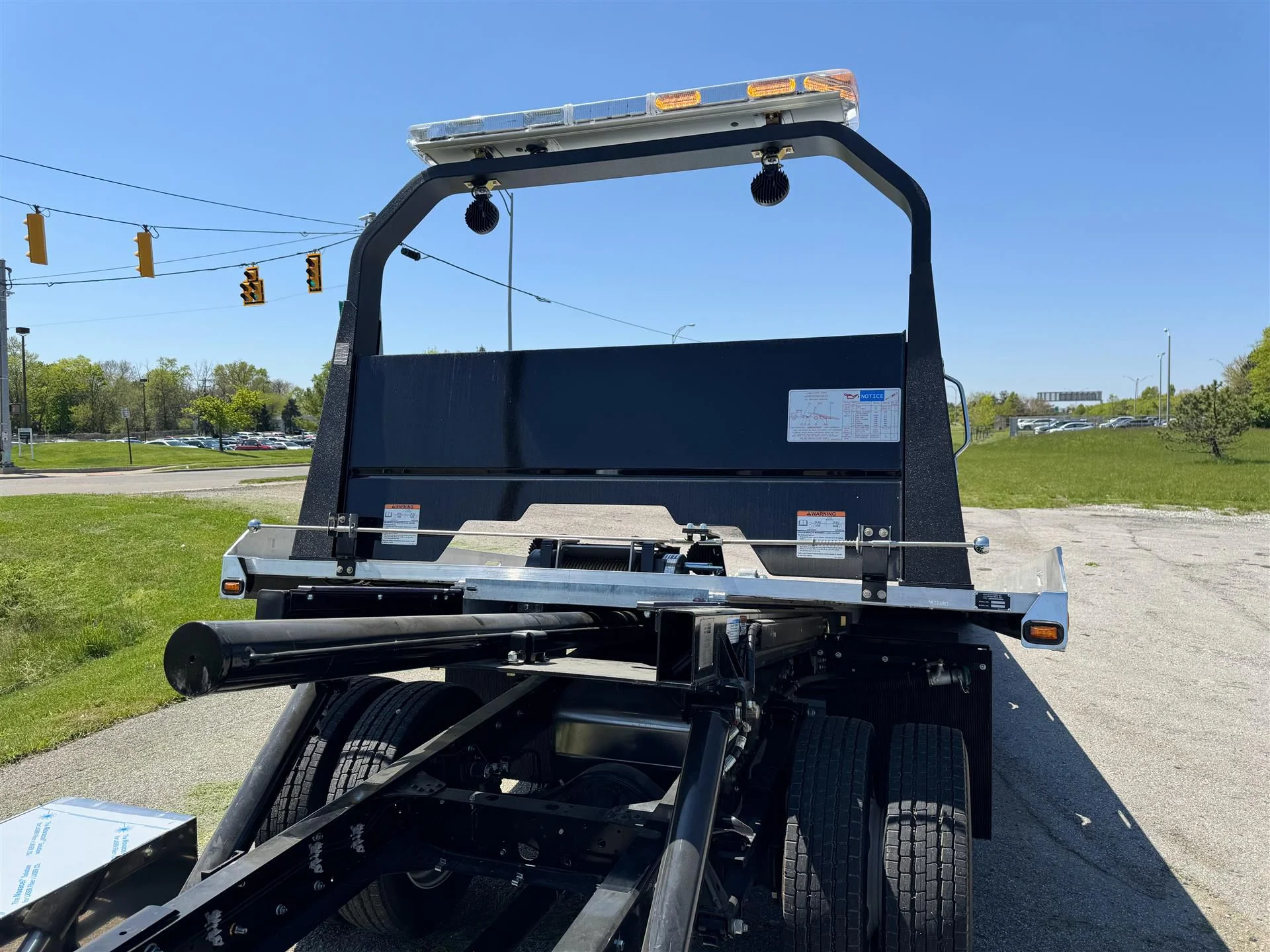 2024 Isuzu NRR in London, OH — photo 12