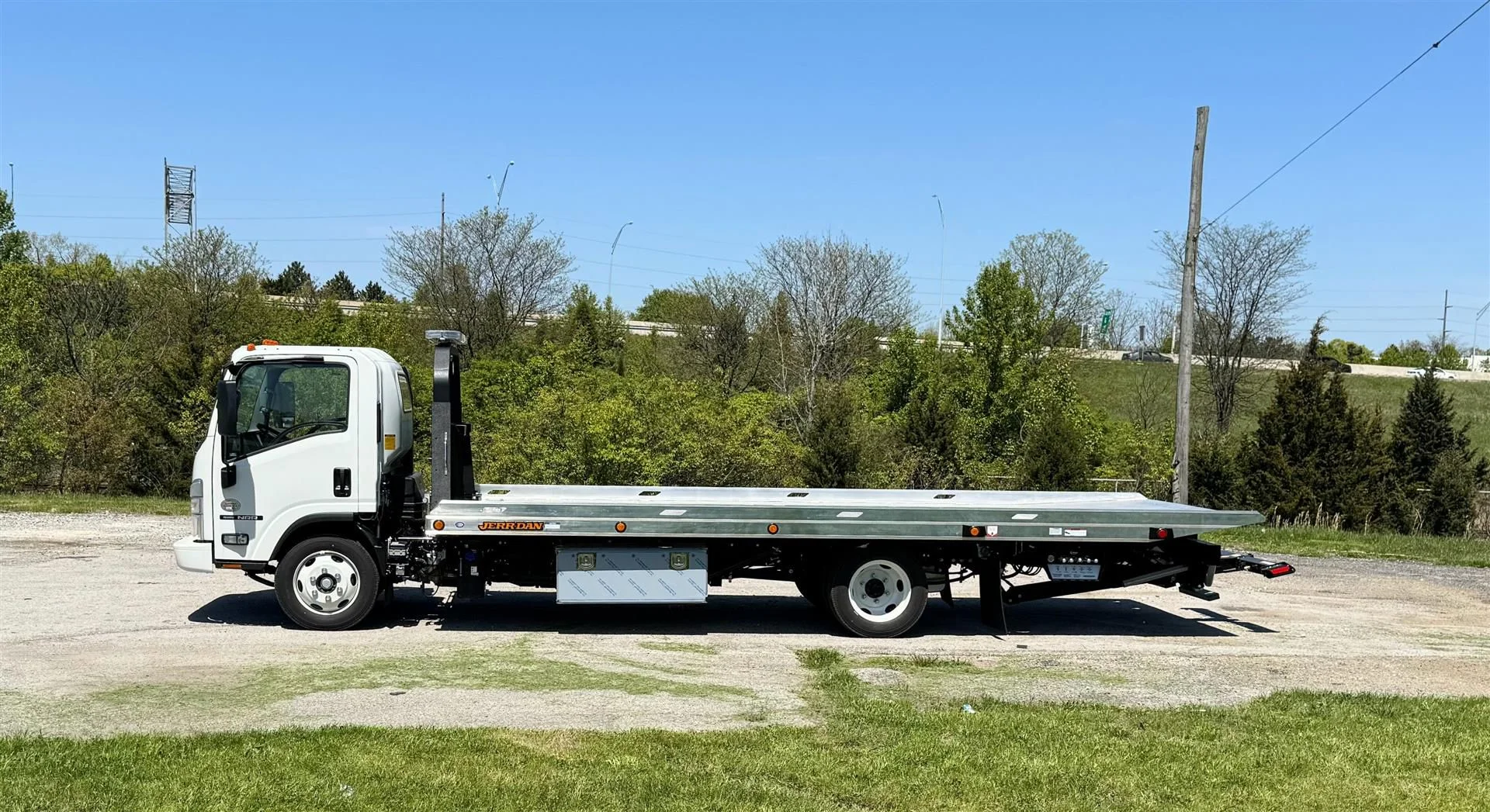 2024 Isuzu NRR in London, OH — photo 3