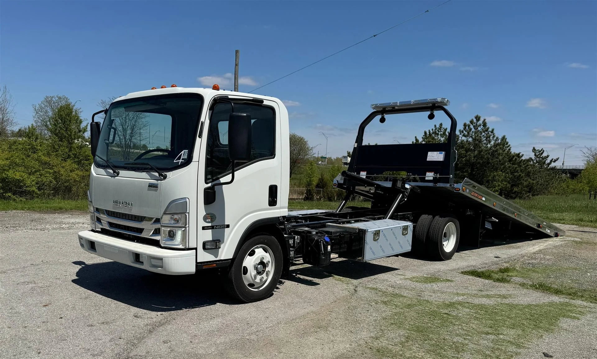 2024 Isuzu NRR in London, OH — photo 8