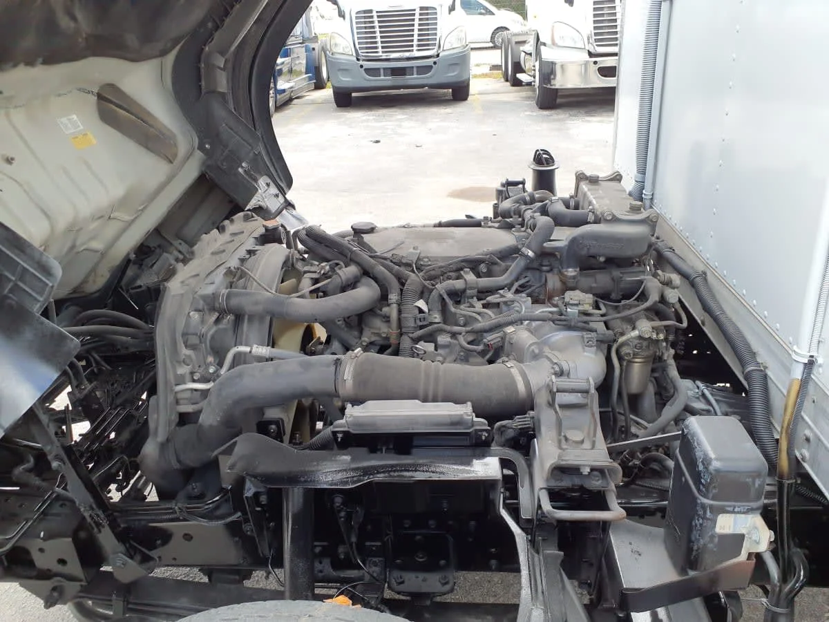 2012 Isuzu NRR - image 10