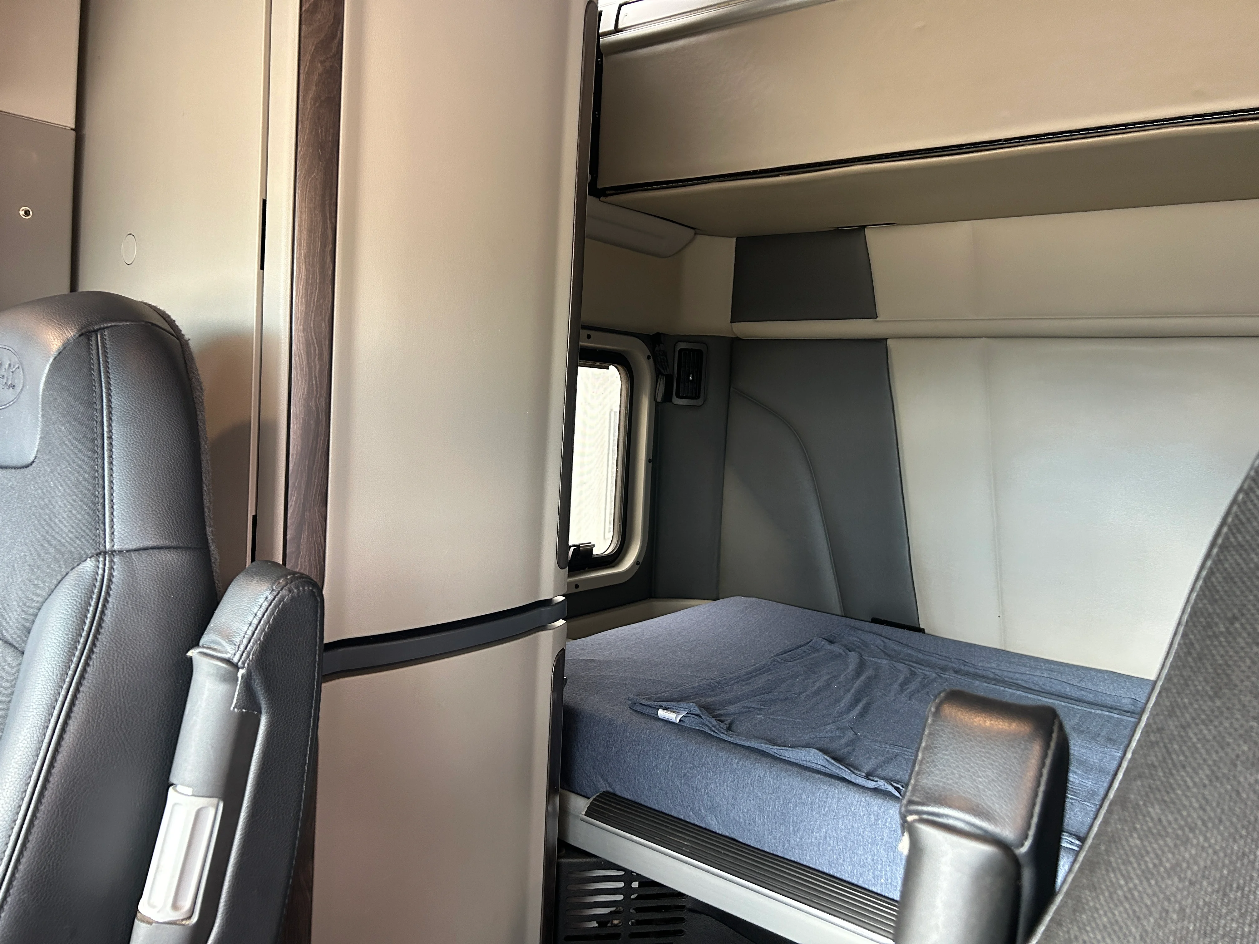 2023 Peterbilt 579 - image 15