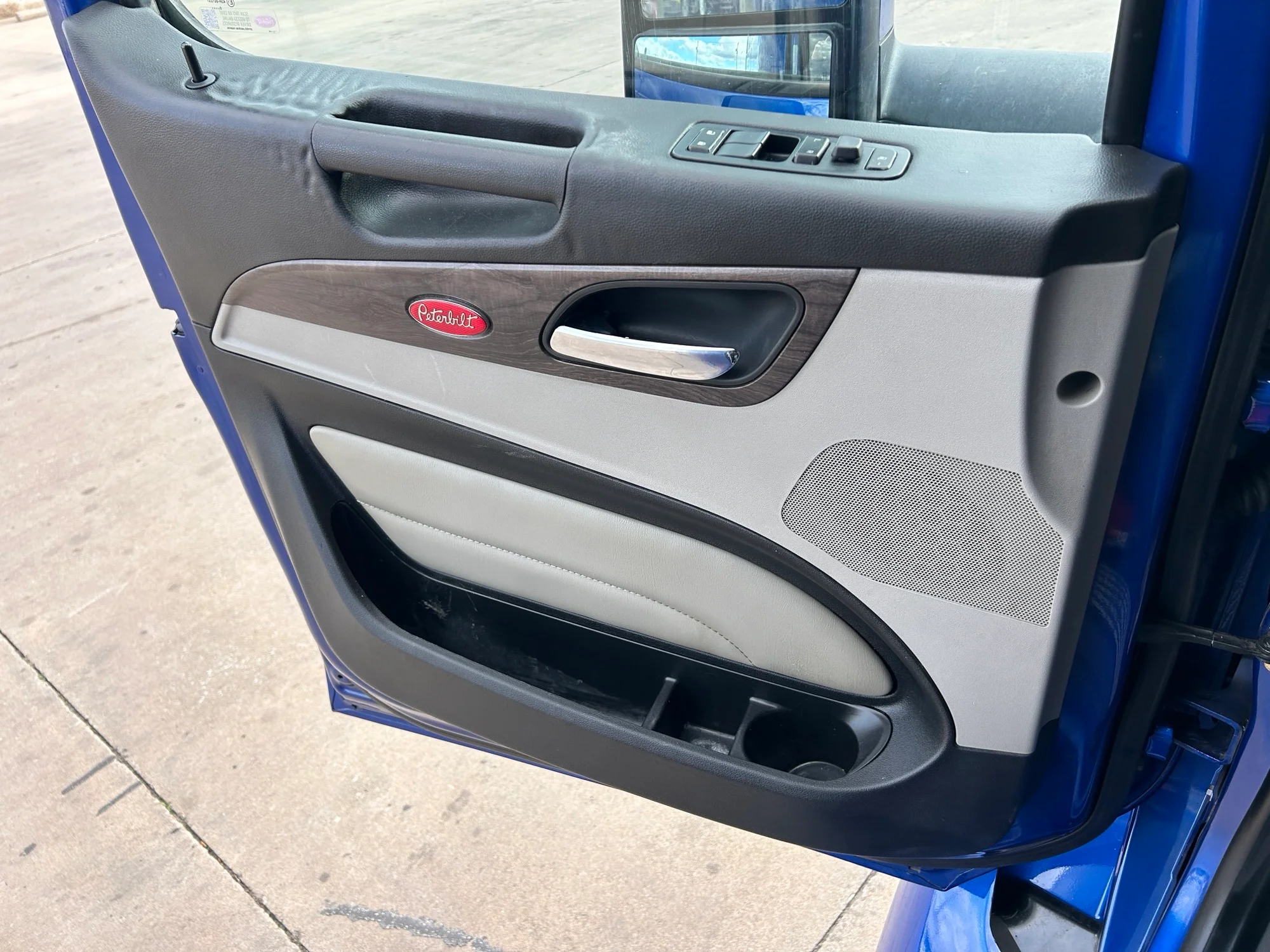 2023 Peterbilt 579 - image 14