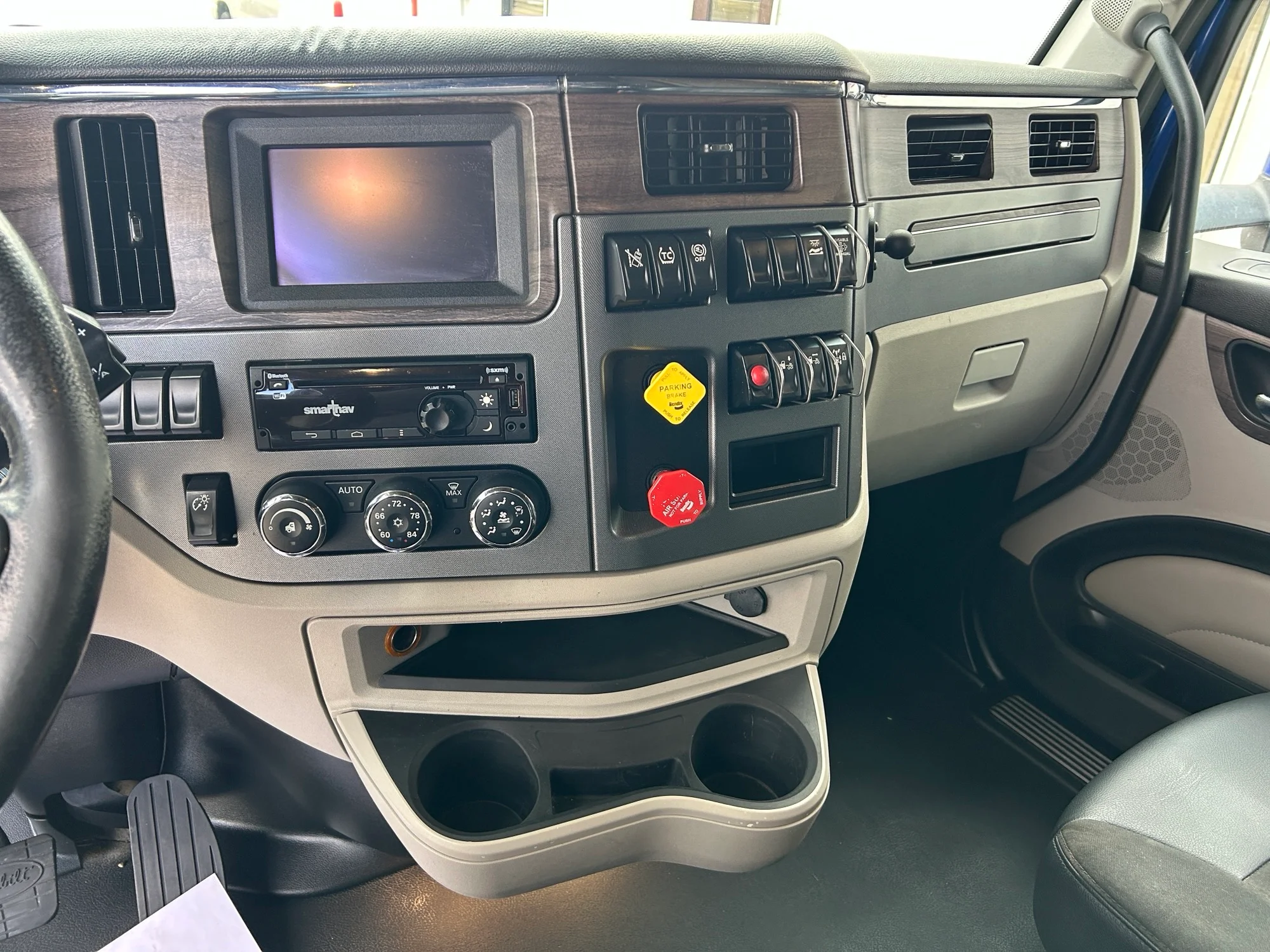 2023 Peterbilt 579 - image 11