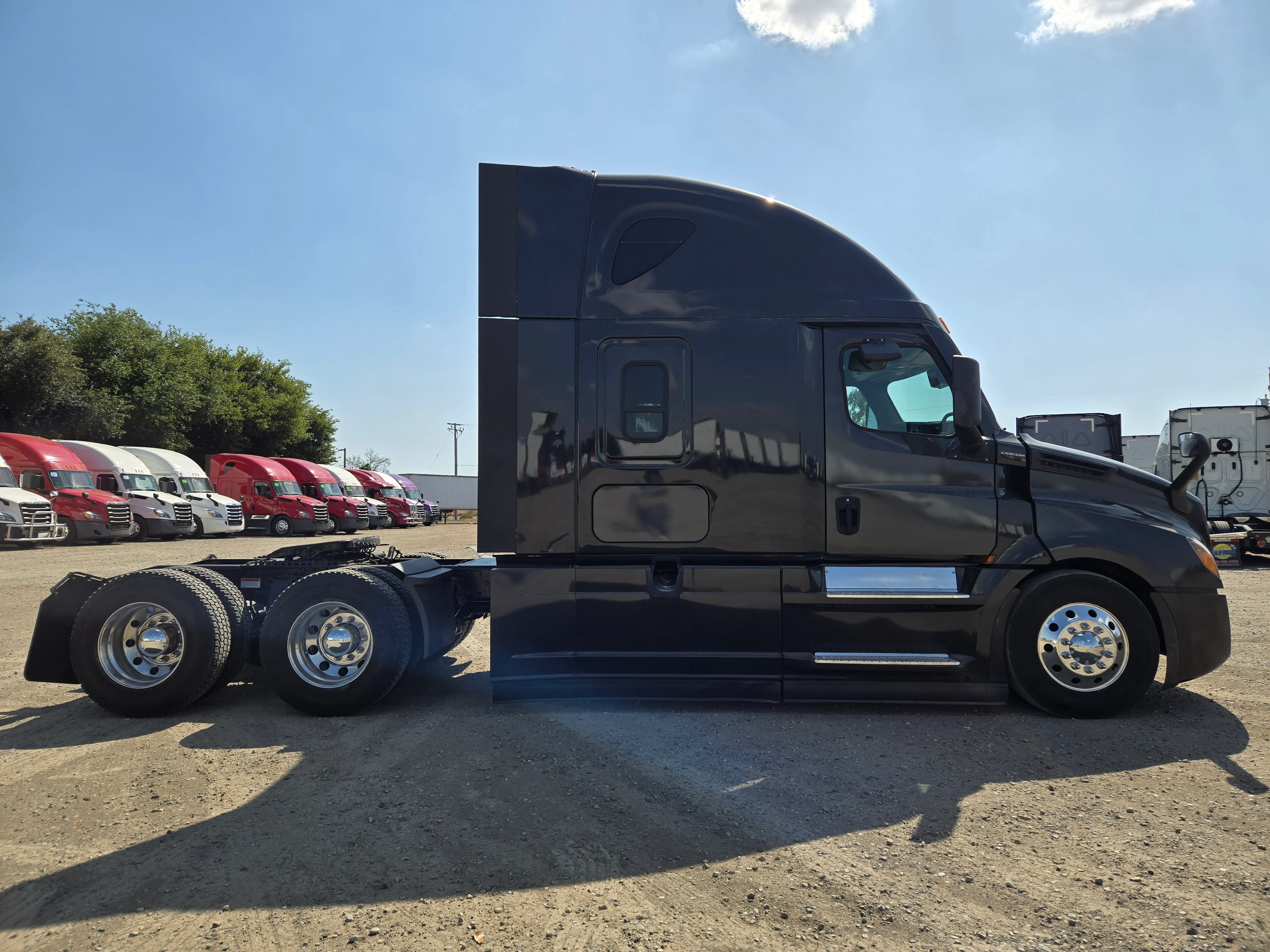 2022 Freightliner Cascadia in Fresno, CA — photo 6