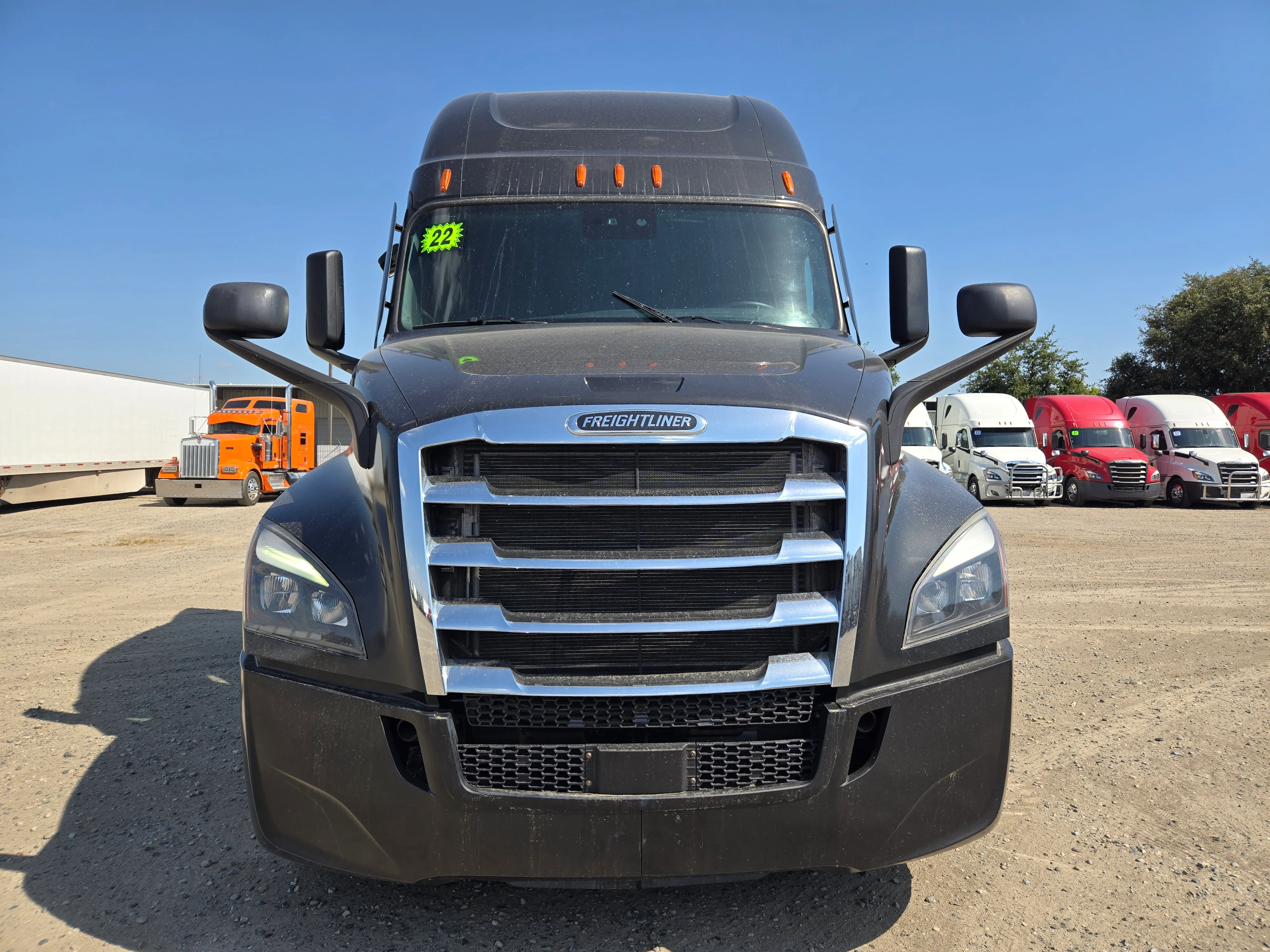 2022 Freightliner Cascadia in Fresno, CA — photo 2