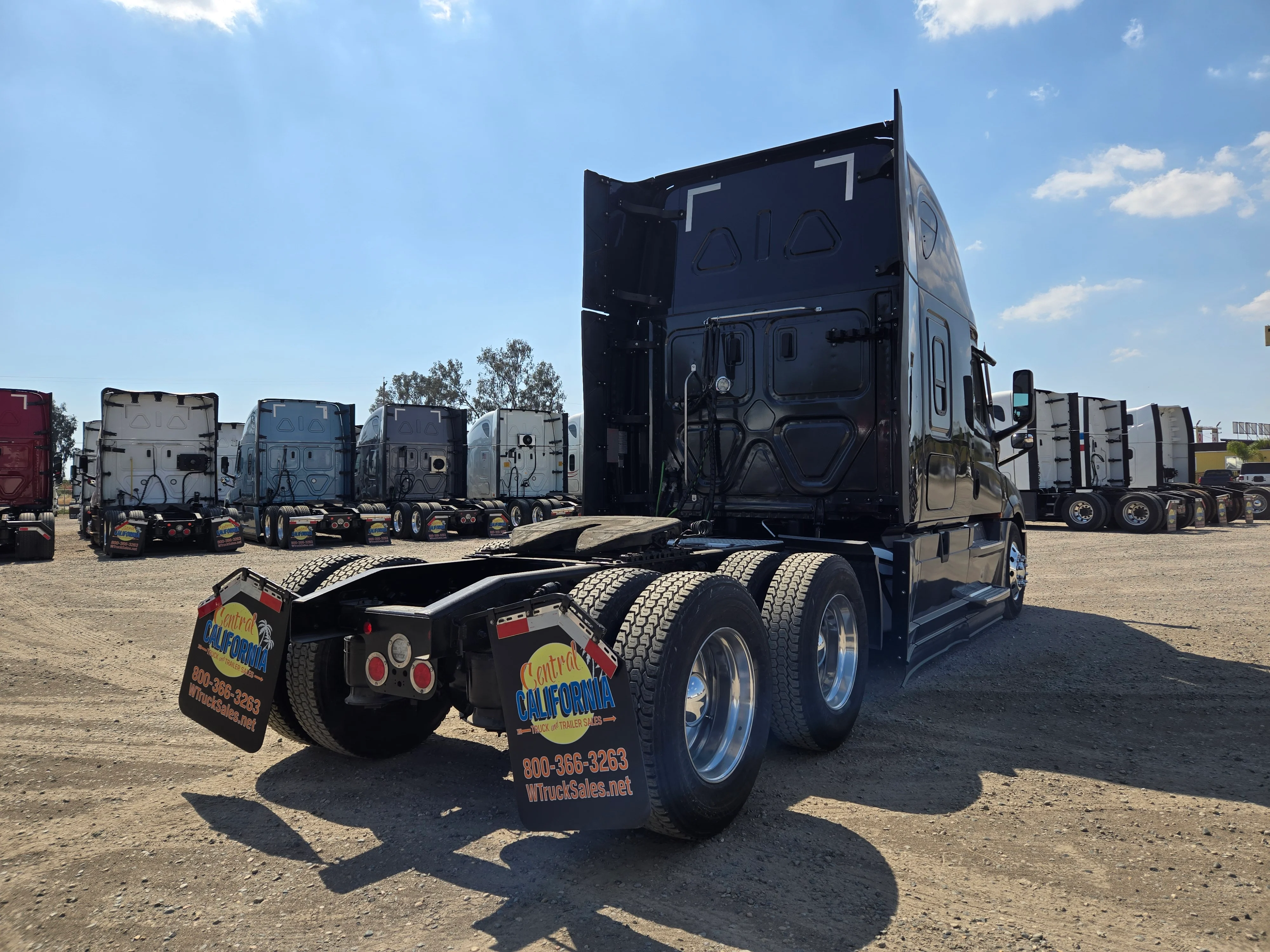 2022 Freightliner Cascadia in Fresno, CA — photo 5