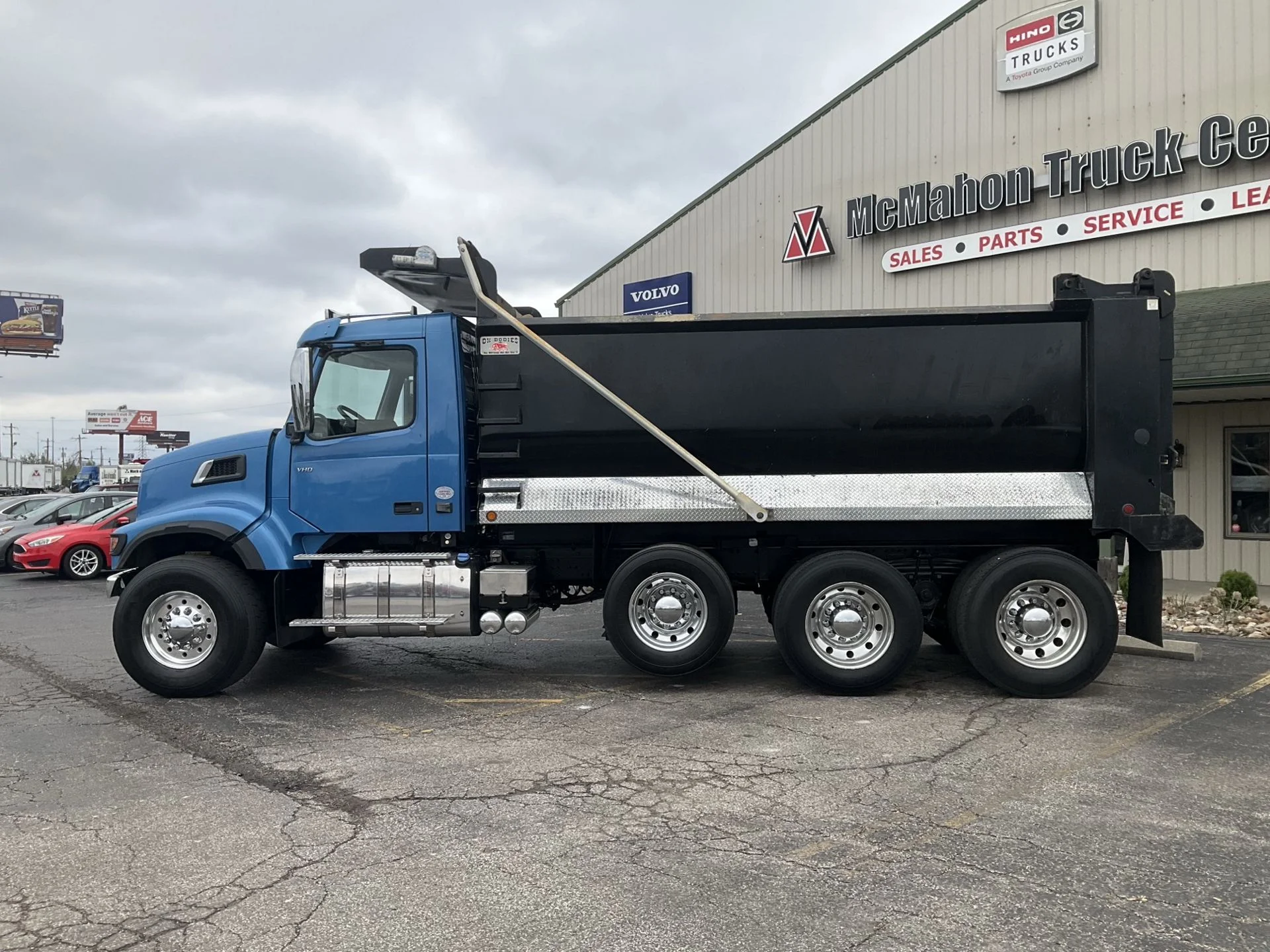 2024 Volvo VHD 300 - image 8