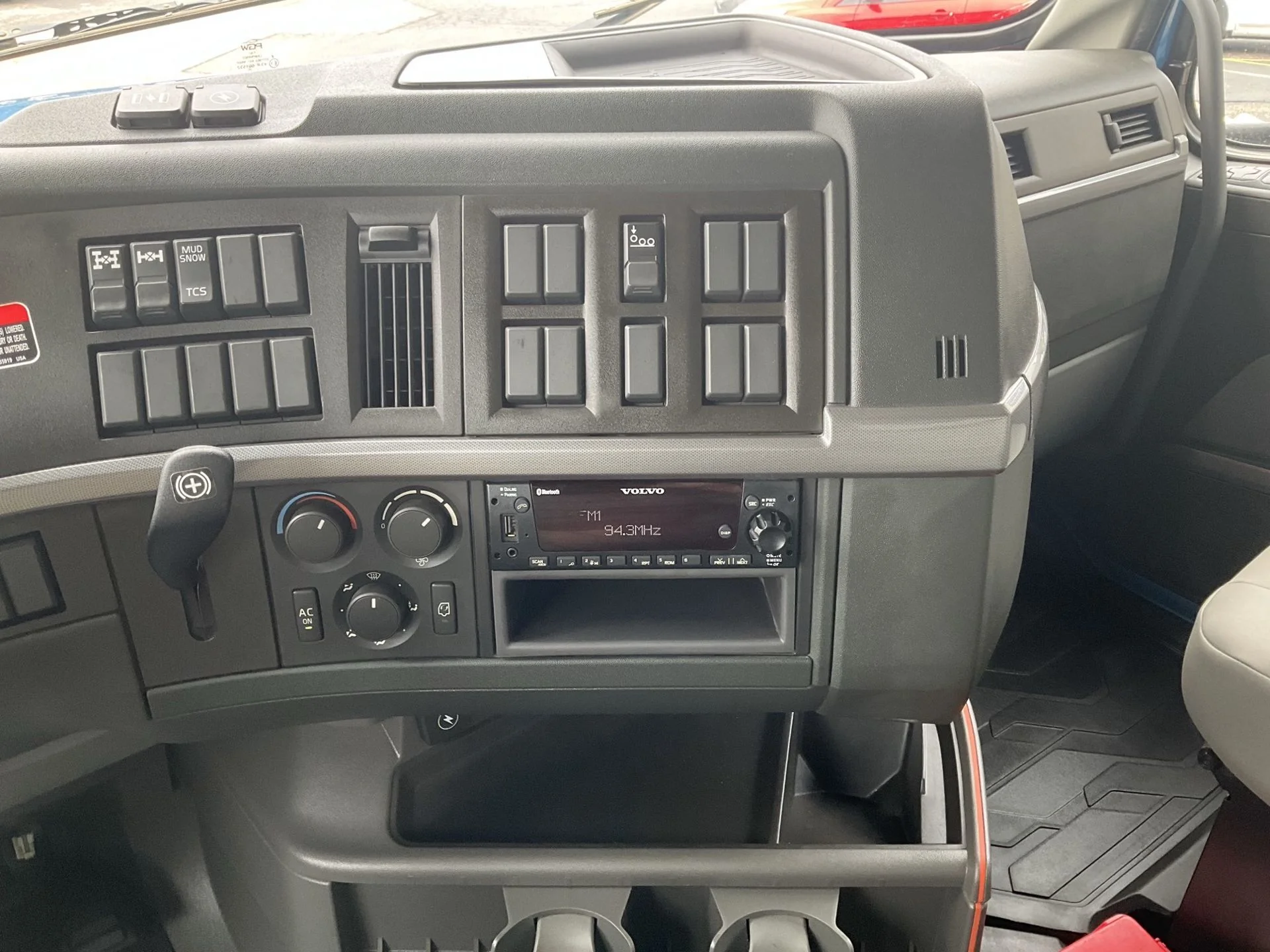 2024 Volvo VHD 300 - image 16