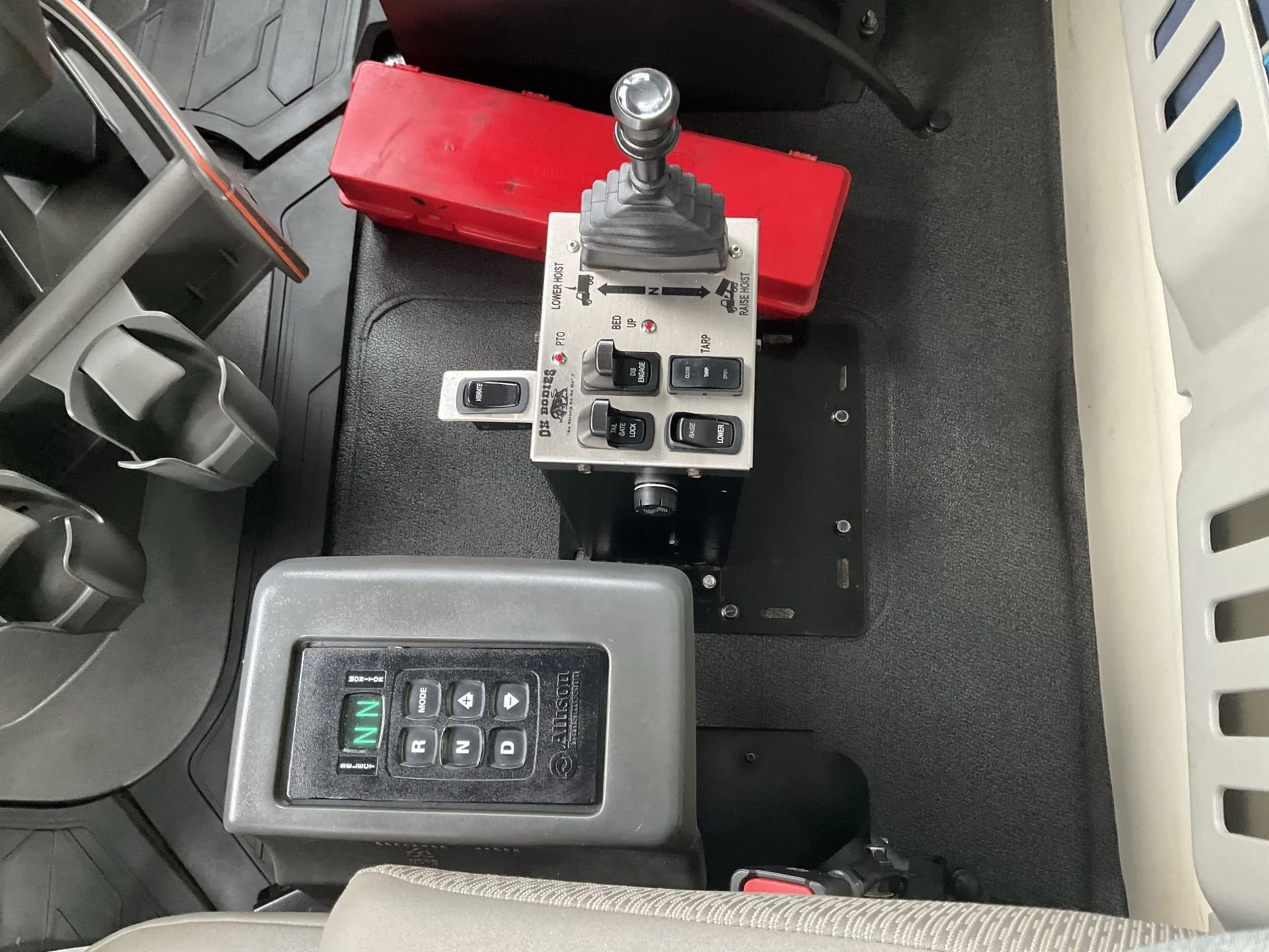 2024 Volvo VHD 300 - image 17