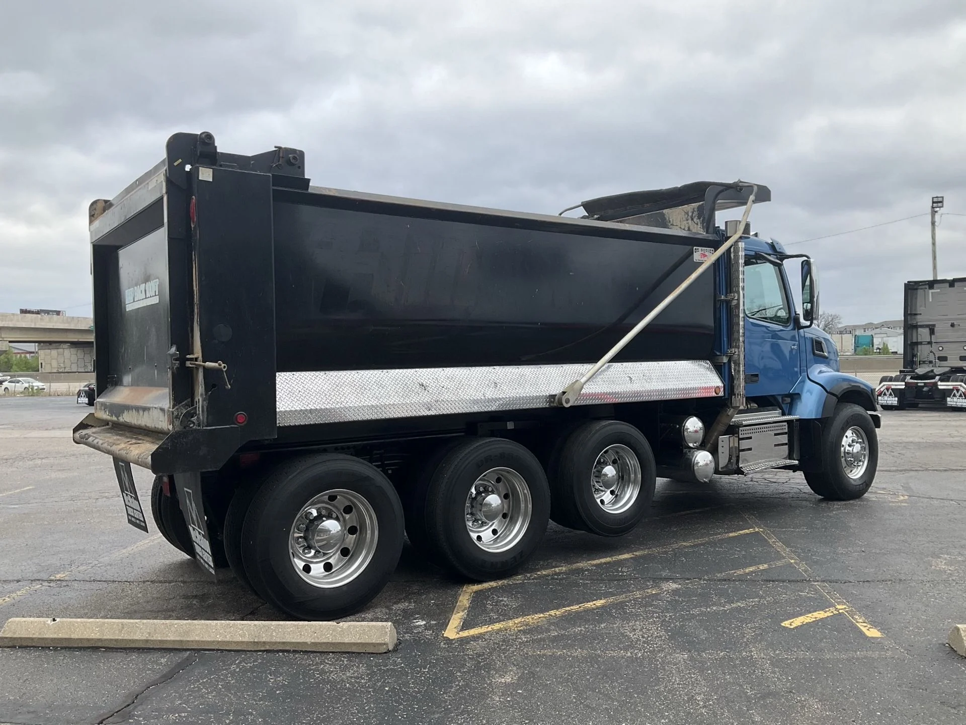 2024 Volvo VHD 300 - image 5