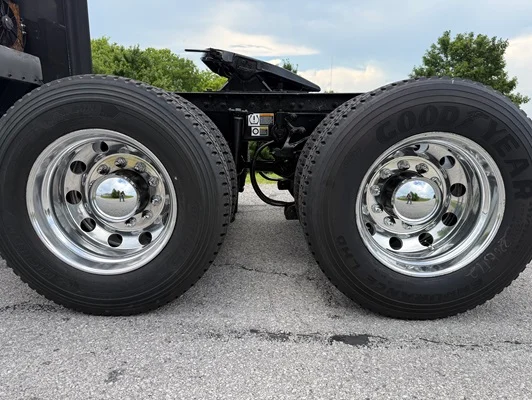 2022 Peterbilt 579 in Springfield, MO — photo 4