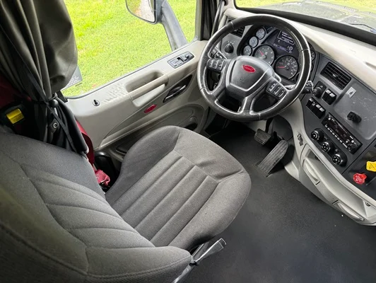 2022 Peterbilt 579 in Springfield, MO — photo 22
