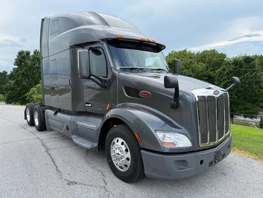 2022 Peterbilt 579 in Springfield, MO — photo 17