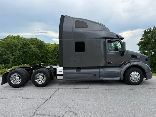2022 Peterbilt 579 in Springfield, MO — photo 16