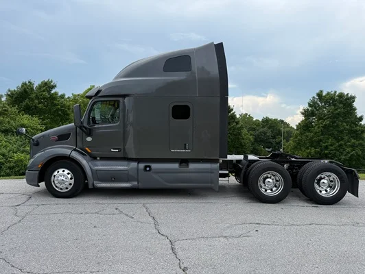 2022 Peterbilt 579 in Springfield, MO — photo 8