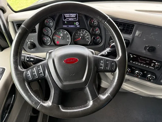 2022 Peterbilt 579 in Springfield, MO — photo 20