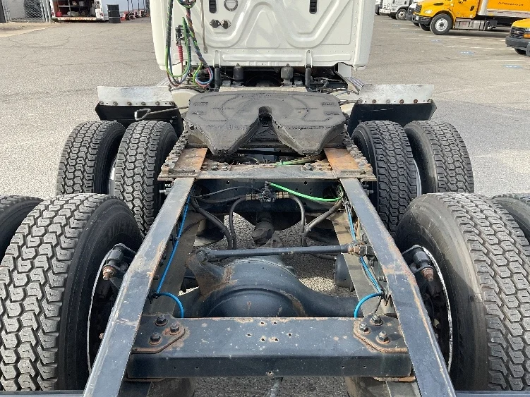 2018 Freightliner Cascadia - image 6