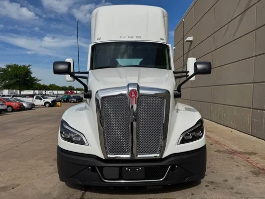 2027 Kenworth T680 in Dallas, TX — photo 2