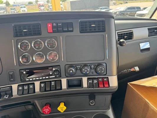 2027 Kenworth T680 in Dallas, TX — photo 9