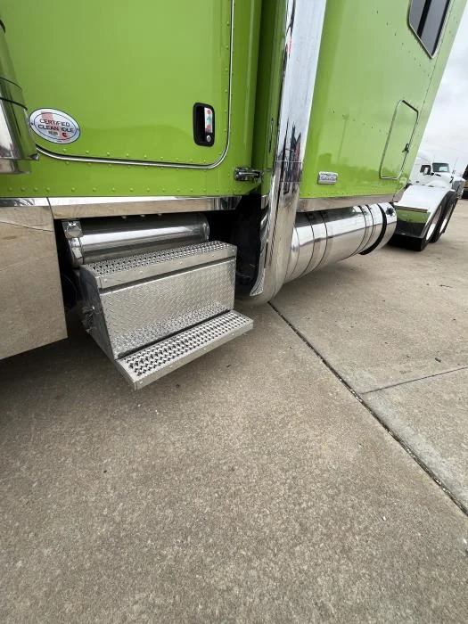 2022 Peterbilt 389 - image 10