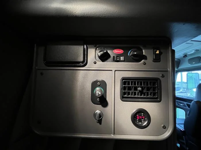 2022 Peterbilt 389 - image 22