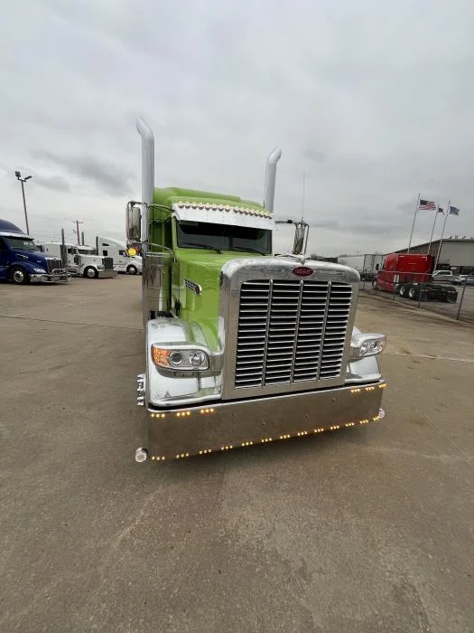 2022 Peterbilt 389 - image 9