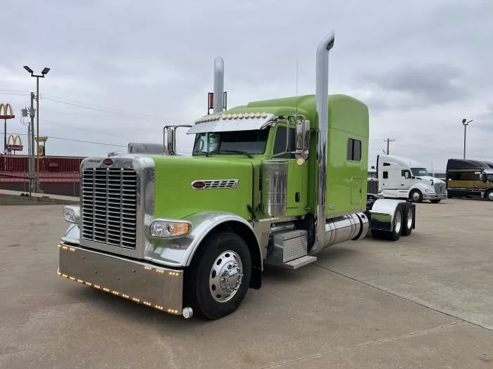 2022 Peterbilt 389 - image 2