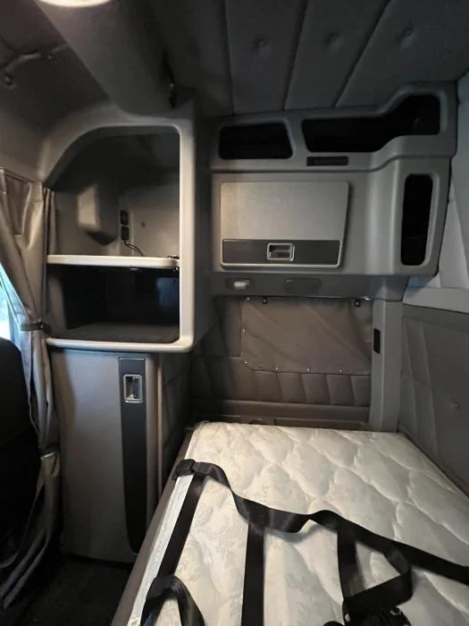 2022 Peterbilt 389 - image 20