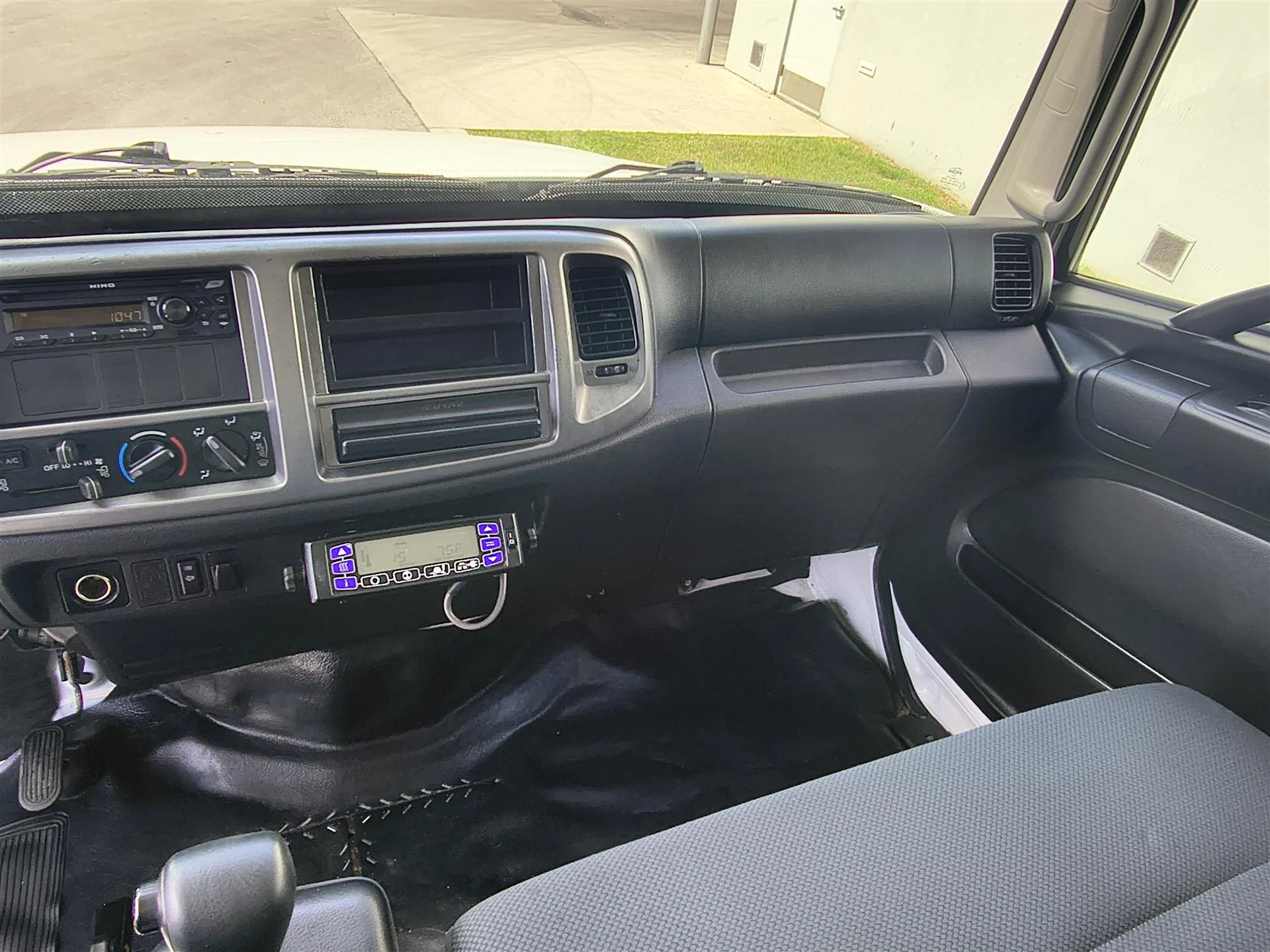 2019 Hino 268 in Fort Lauderdale, FL — photo 14