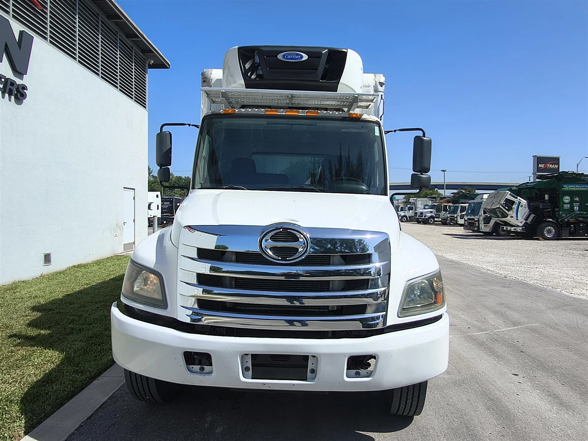 2019 Hino 268 in Fort Lauderdale, FL — photo 2