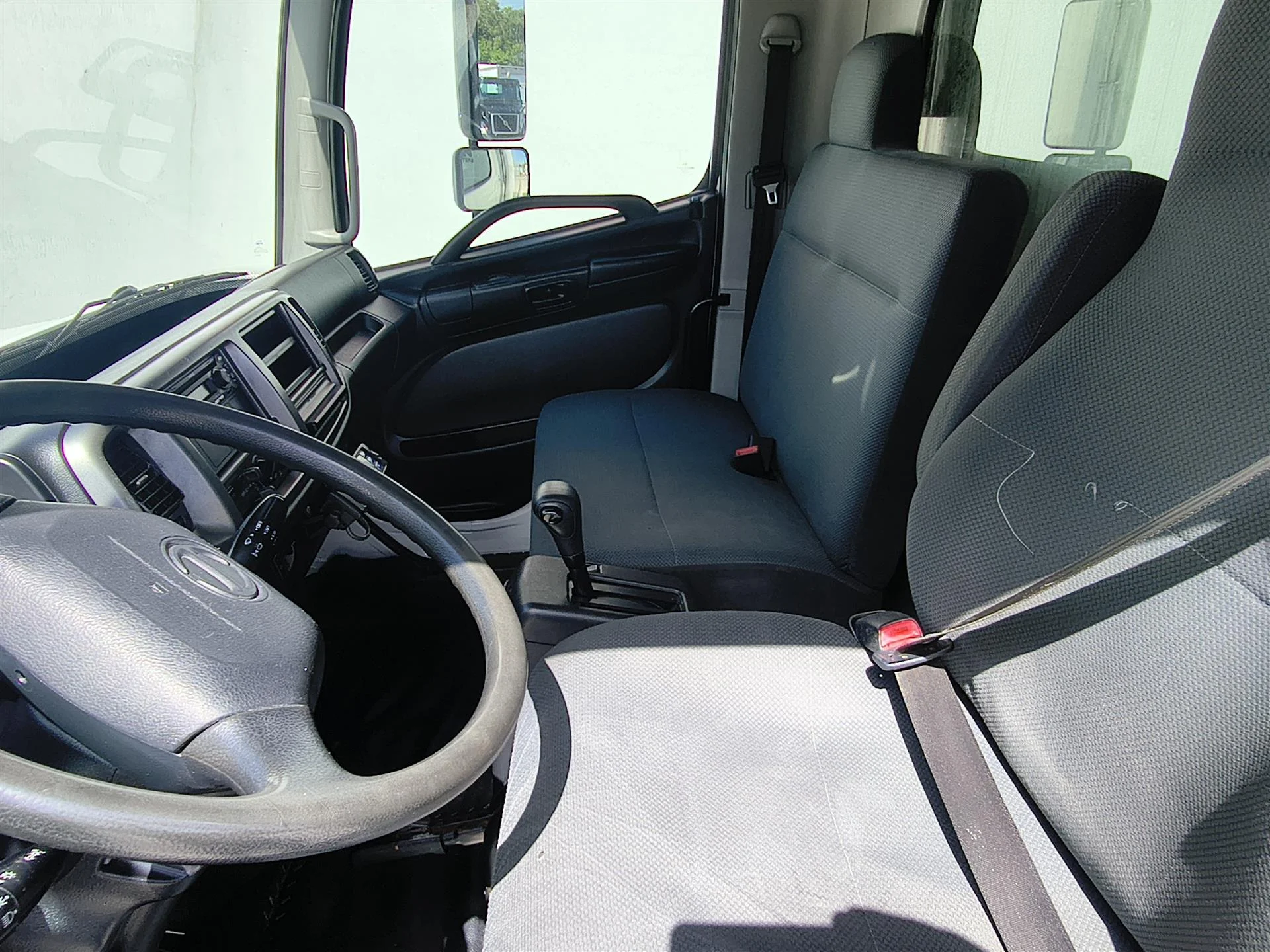 2019 Hino 268 in Fort Lauderdale, FL — photo 13