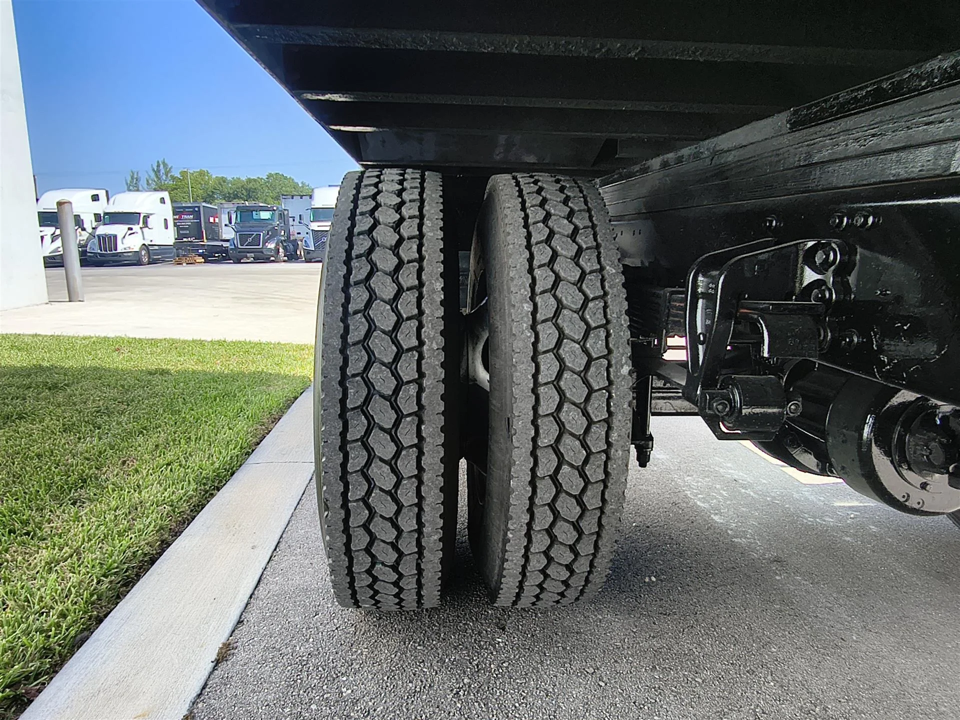 2019 Hino 268 in Fort Lauderdale, FL — photo 9
