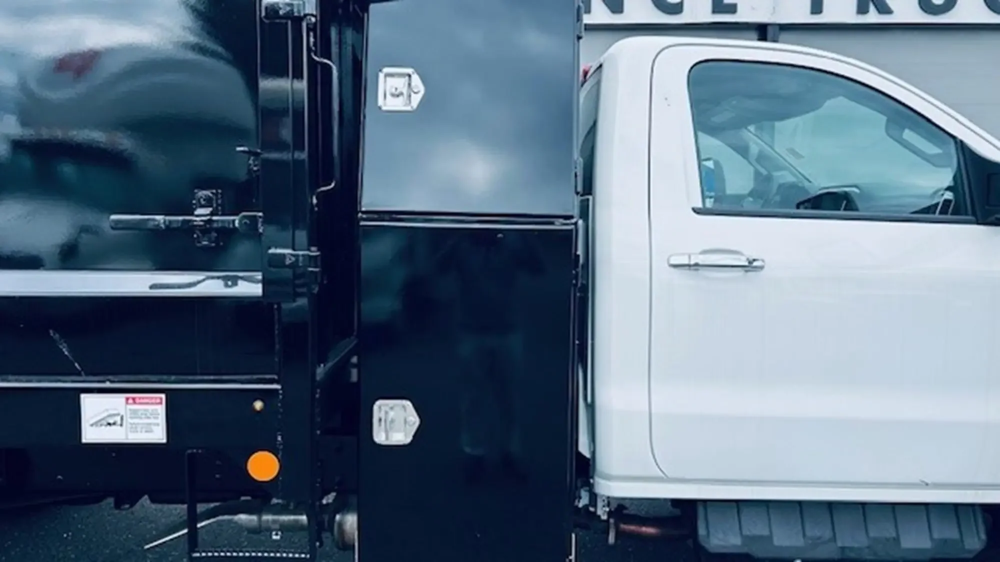 2023 International CV - image 8