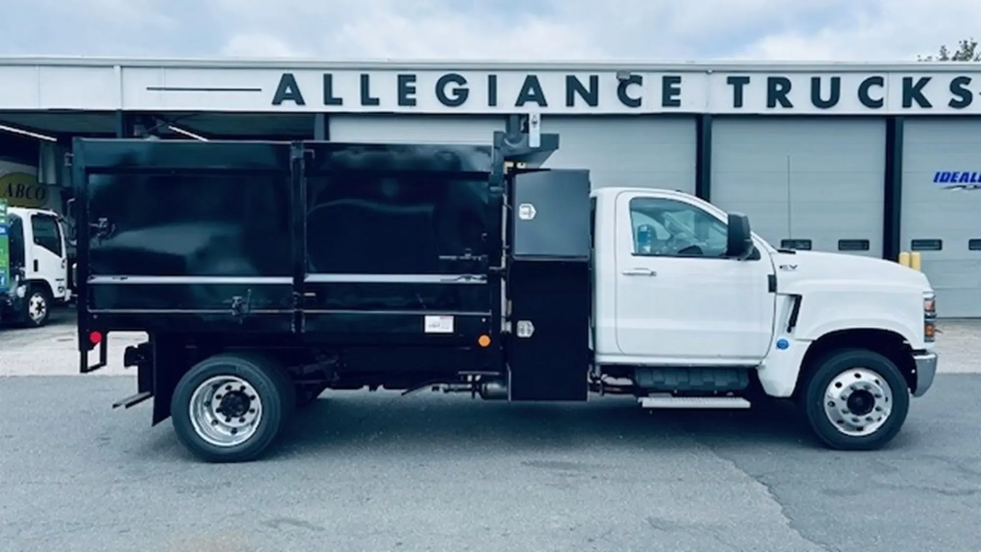 2023 International CV - image 3