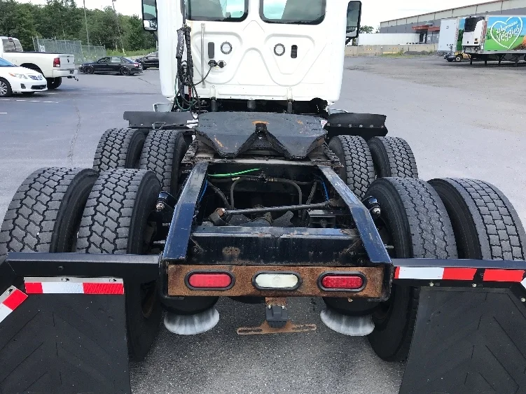 2018 Freightliner Cascadia in Pottsville, PA — photo 6