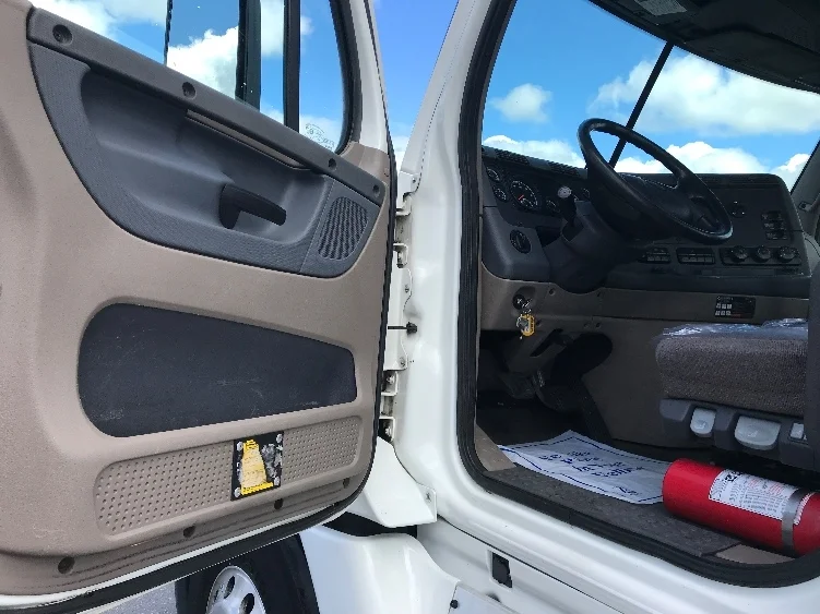 2018 Freightliner Cascadia in Pottsville, PA — photo 9