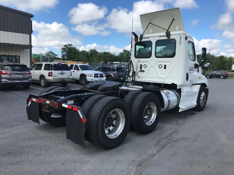 2018 Freightliner Cascadia in Pottsville, PA — photo 7