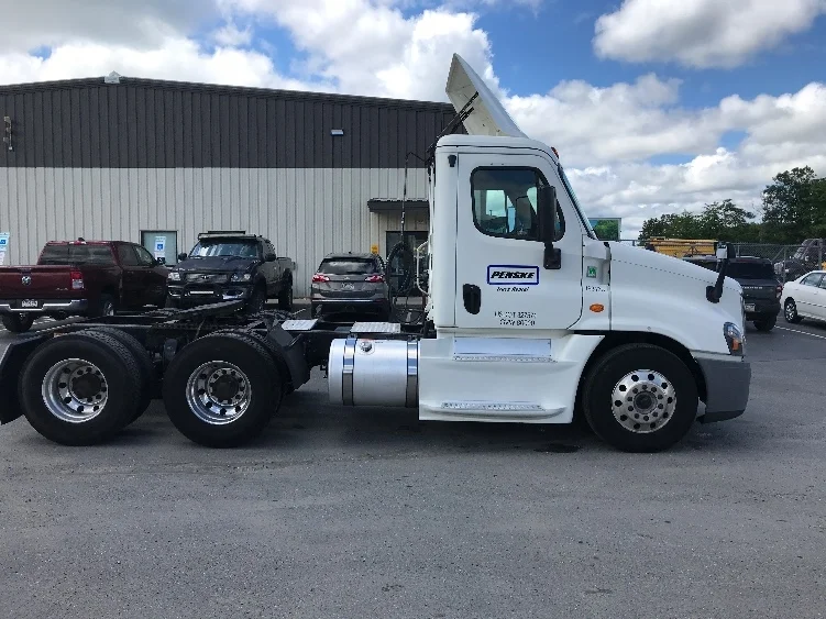 2018 Freightliner Cascadia in Pottsville, PA — photo 8