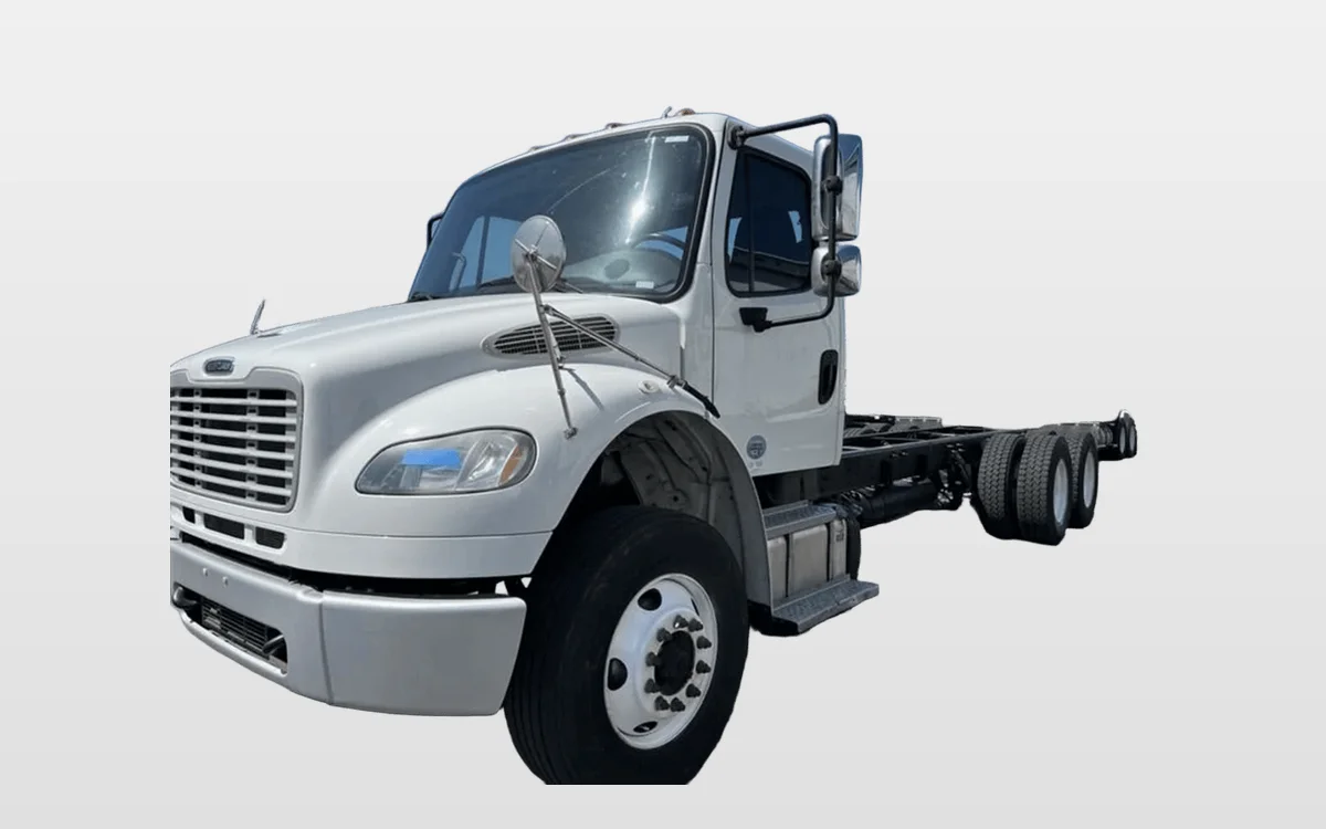 2016 Freightliner M2 106 - image 1