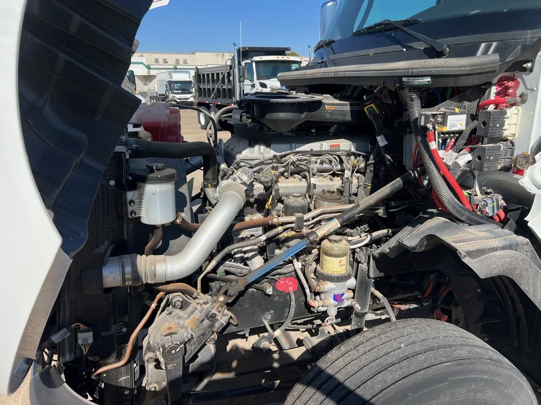 2025 International LT - image 10