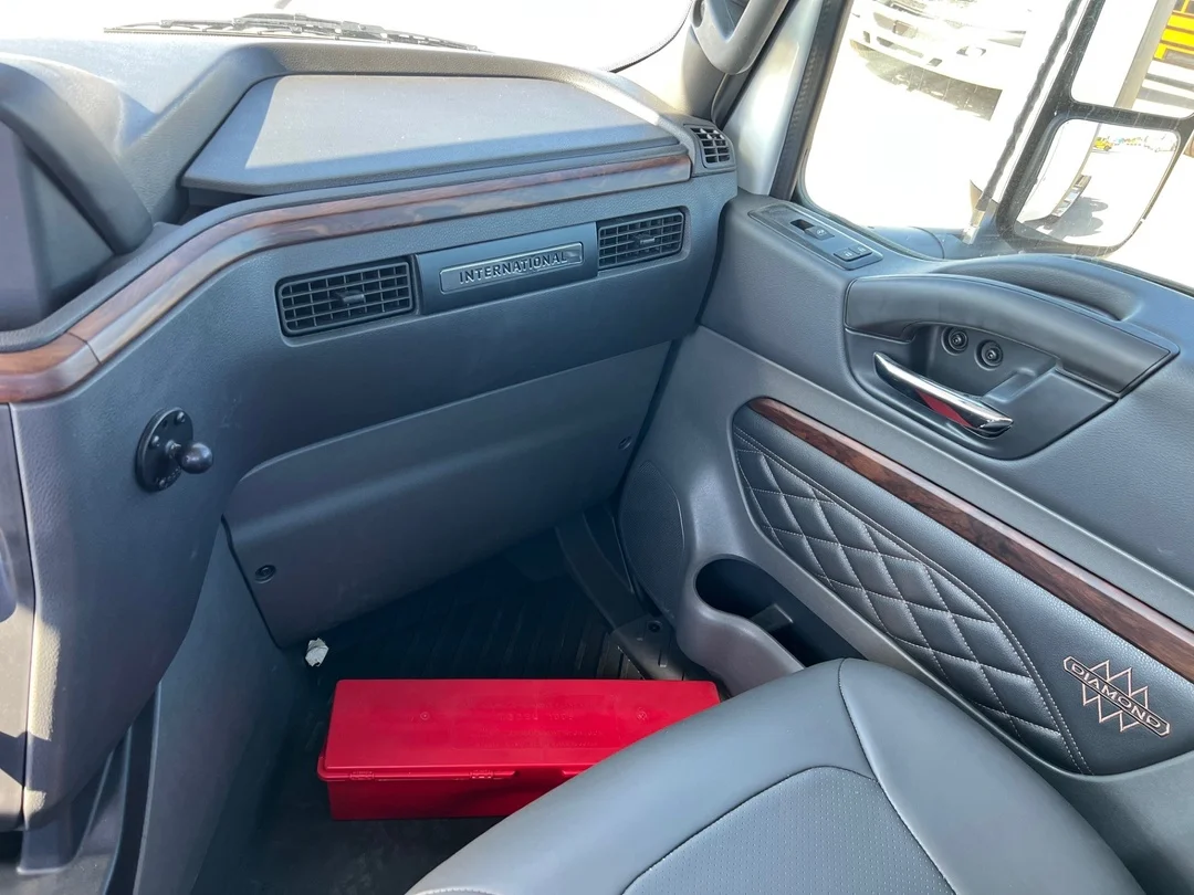 2025 International LT - image 13