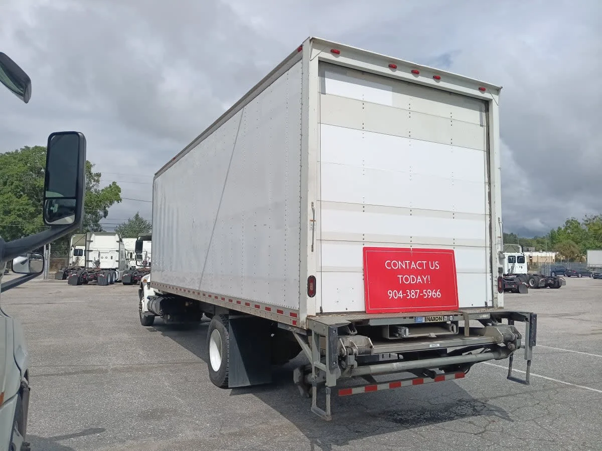 2018 International 4300 - image 6