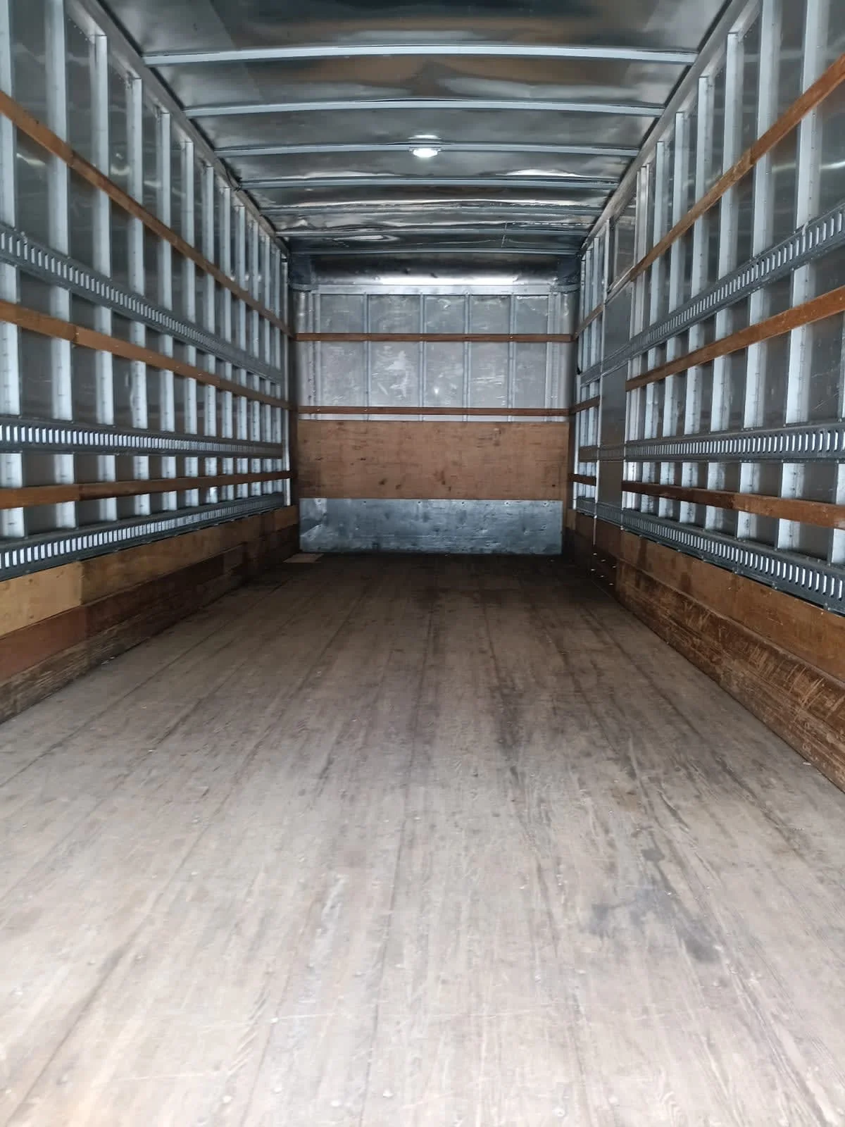 2018 International 4300 - image 8