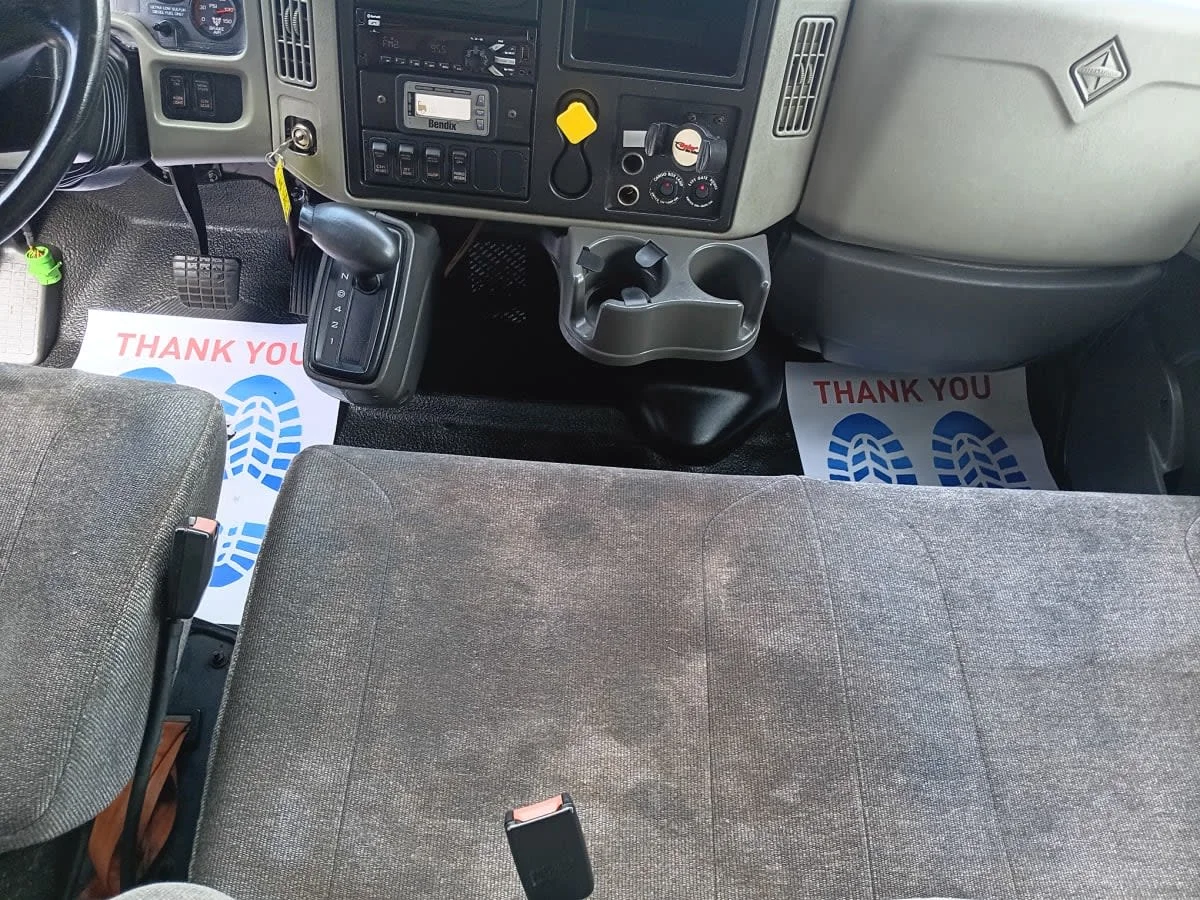 2018 International 4300 - image 7