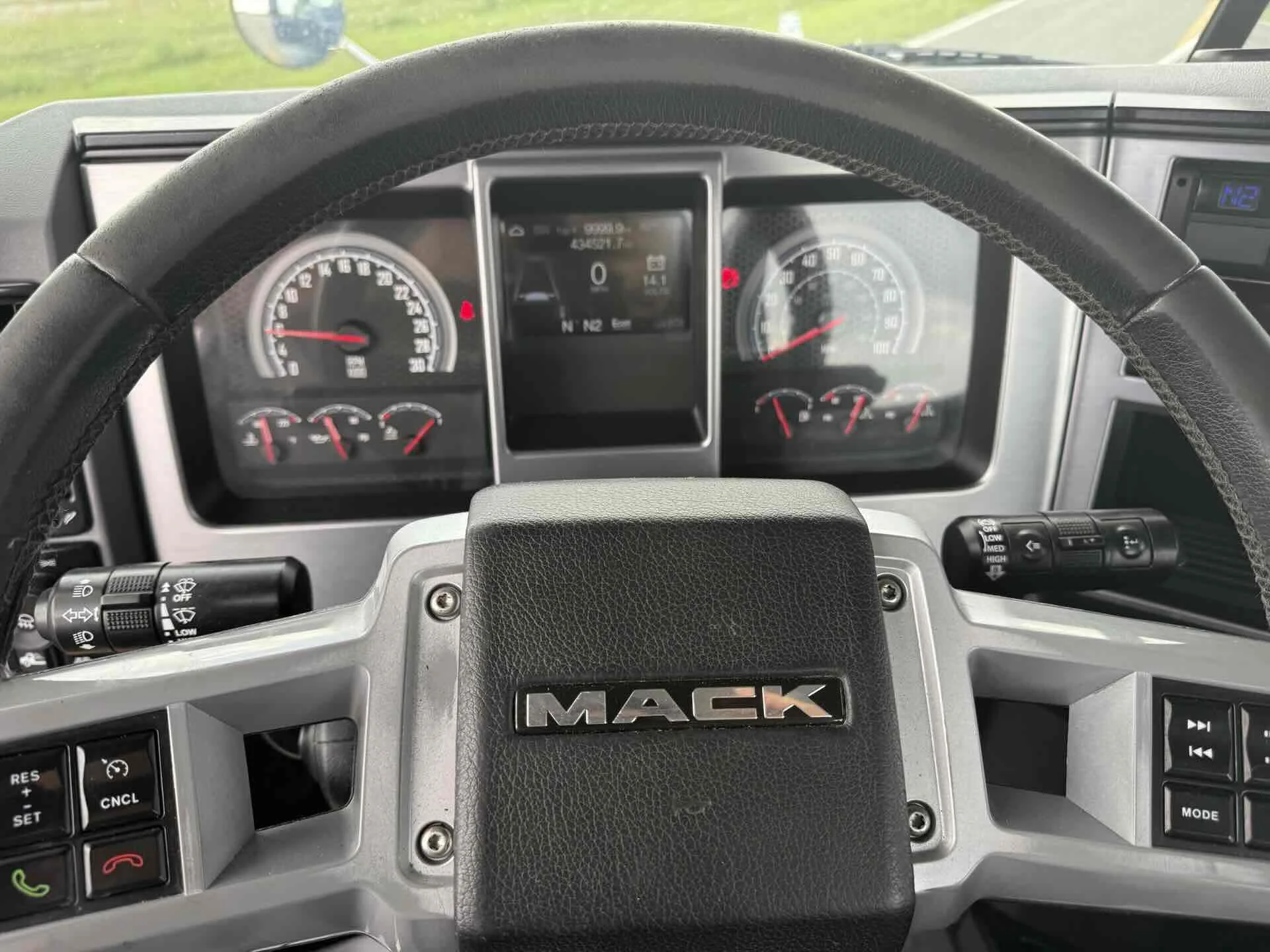 2024 Mack Pinnacle in Decatur, IL — photo 11